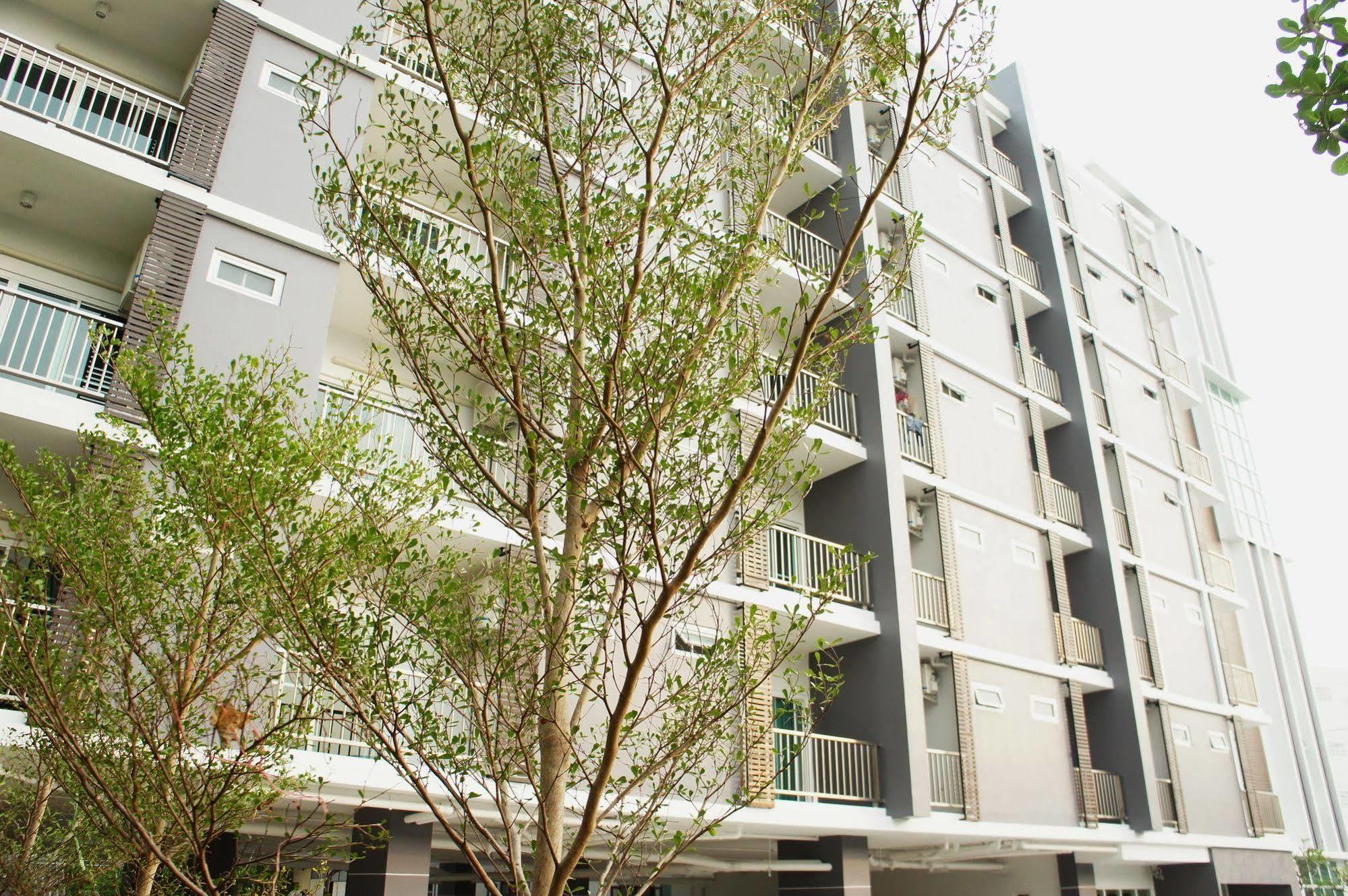 Wealth 30Th Hotel Bangkok Exterior photo